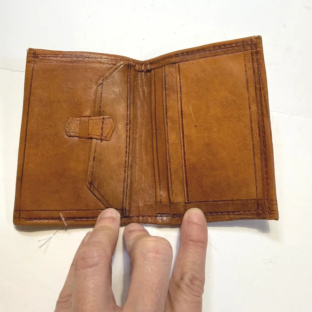 Vintage Hand Tooled Tan Leather Bifold Wallet Floral Embossed Coin Pouch Tan